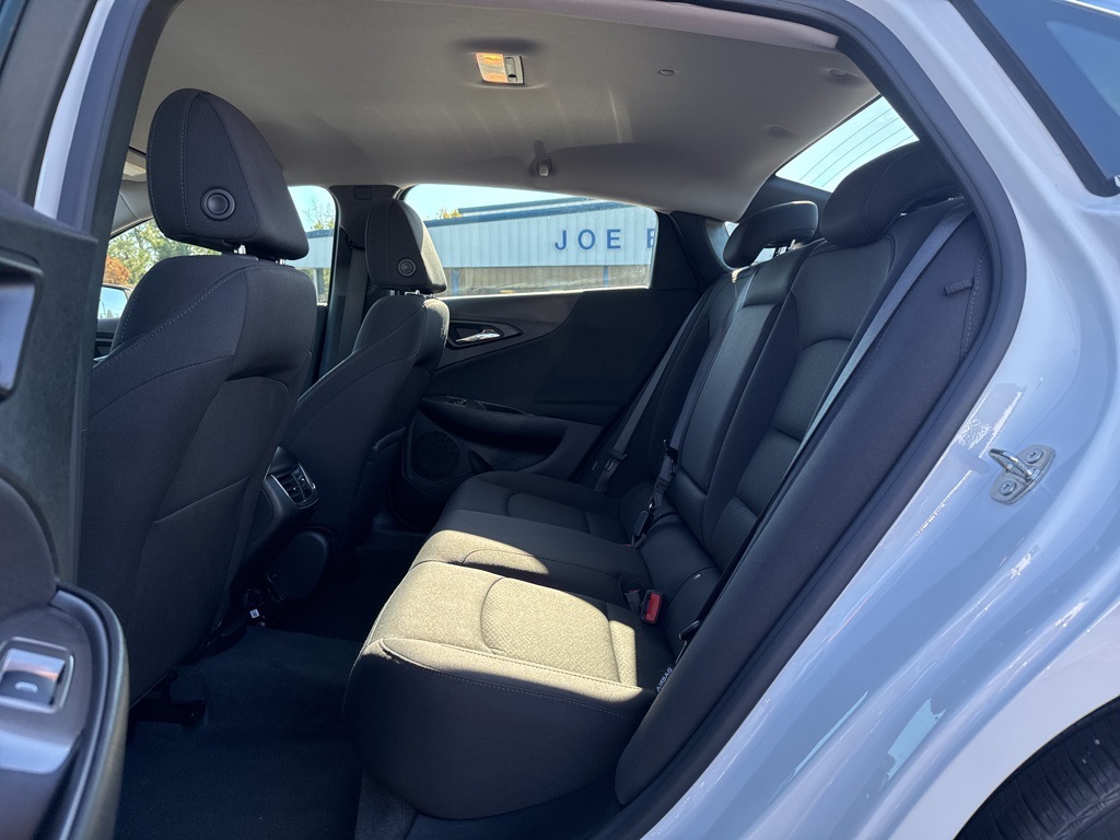 2024 Chevrolet Malibu 1LT photo 3