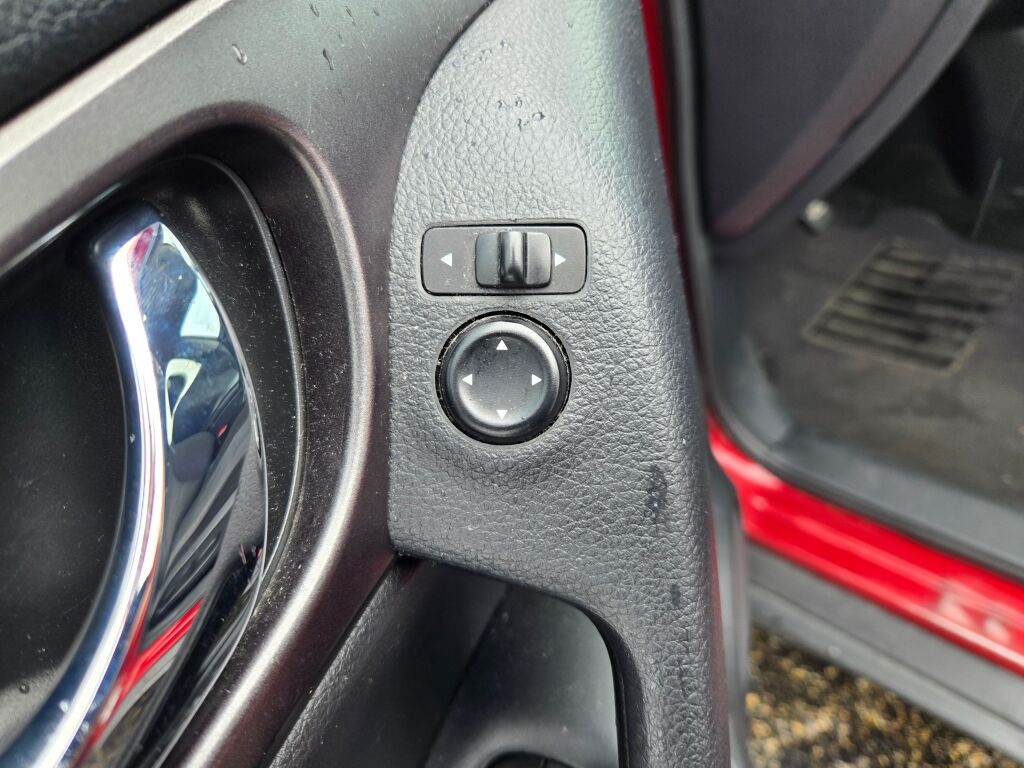 2016 Nissan Rogue SV photo 17