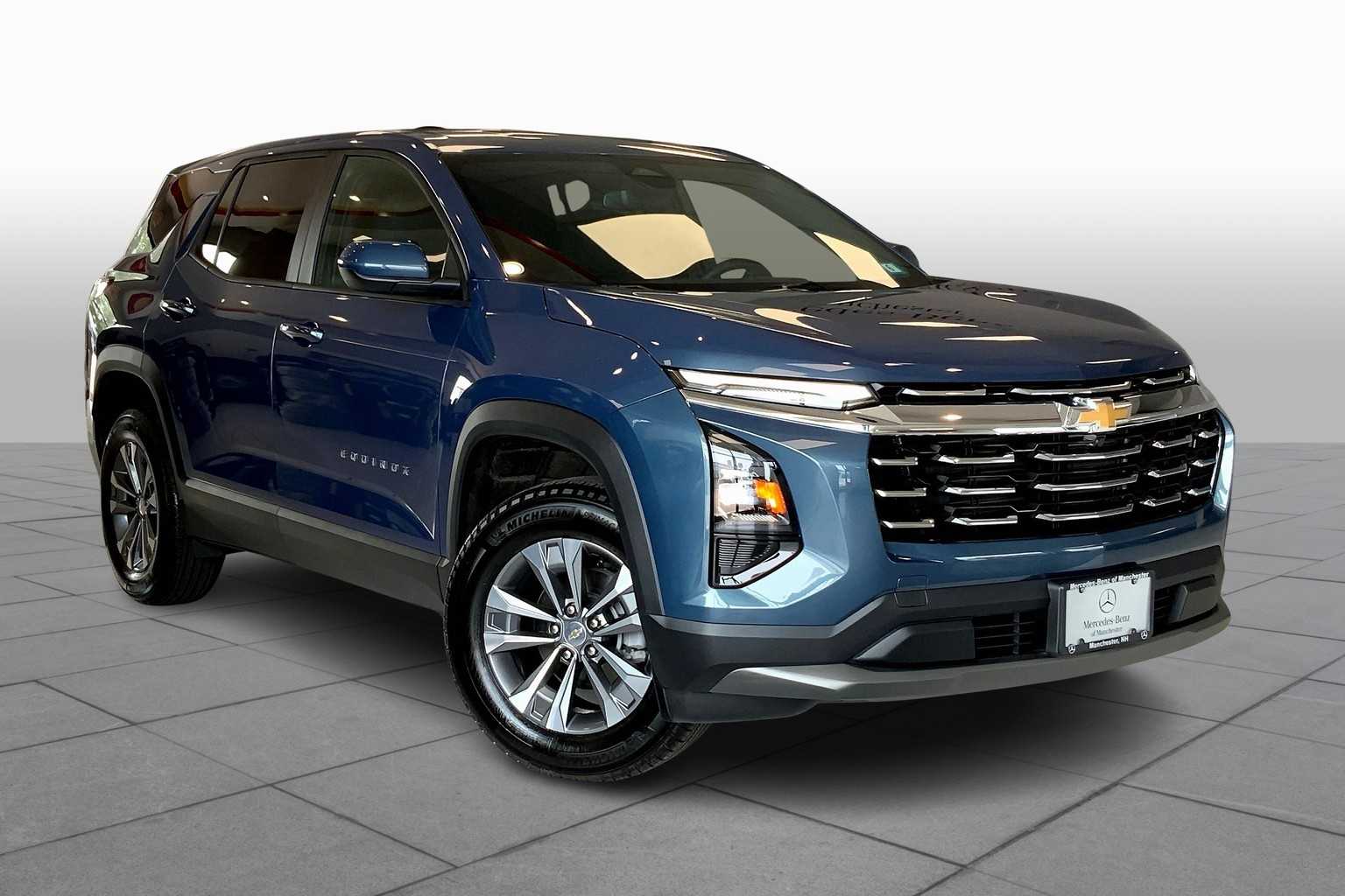 2025 Chevrolet Equinox LT photo 2