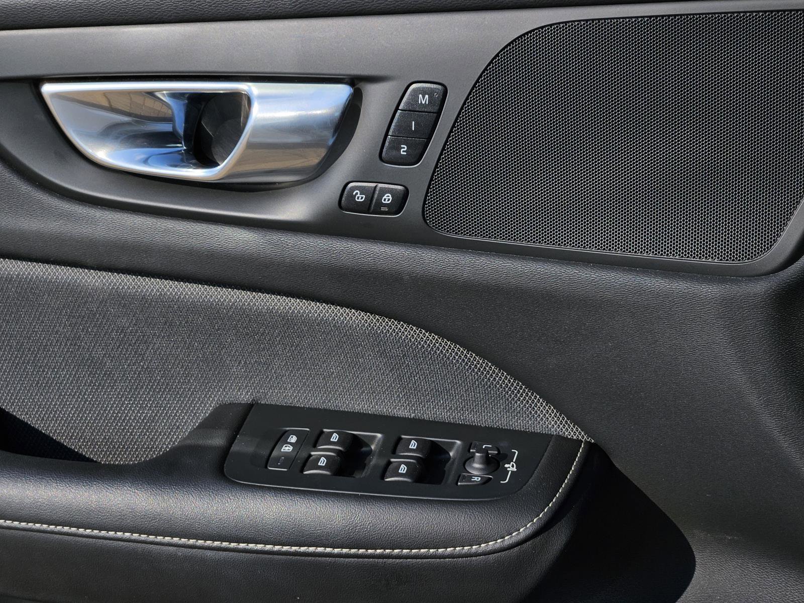 2024 Volvo S60 B5 AWD Plus Black Edition photo 20