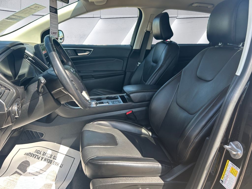2022 Ford Edge Titanium photo 7