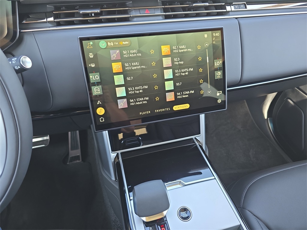 2025 Land Rover Range Rover SE photo 18