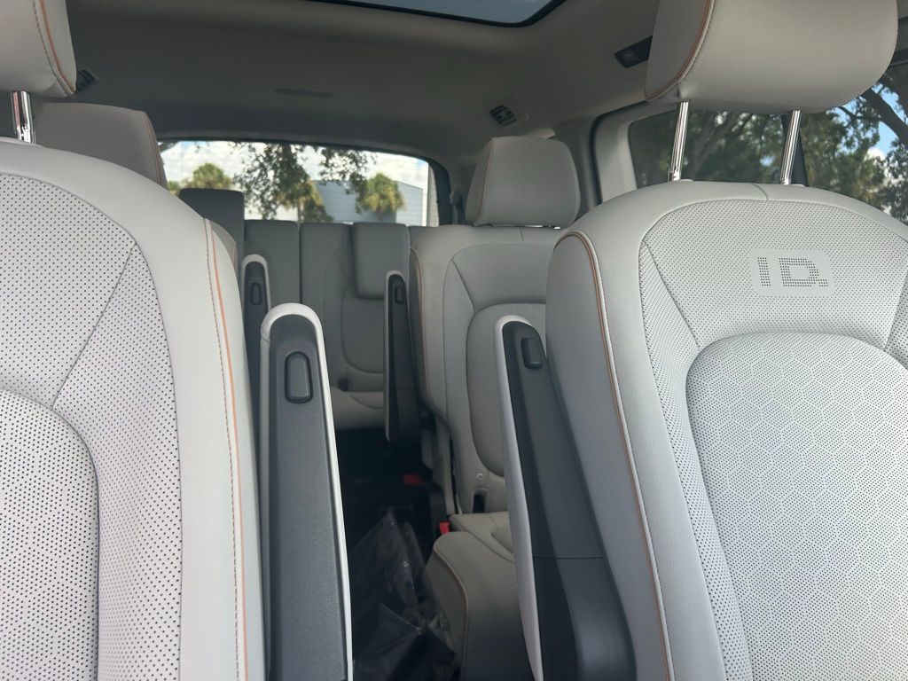 2025 Volkswagen ID. Buzz Pro Plus photo 26