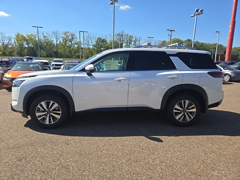 2025 Nissan Pathfinder SL photo 4