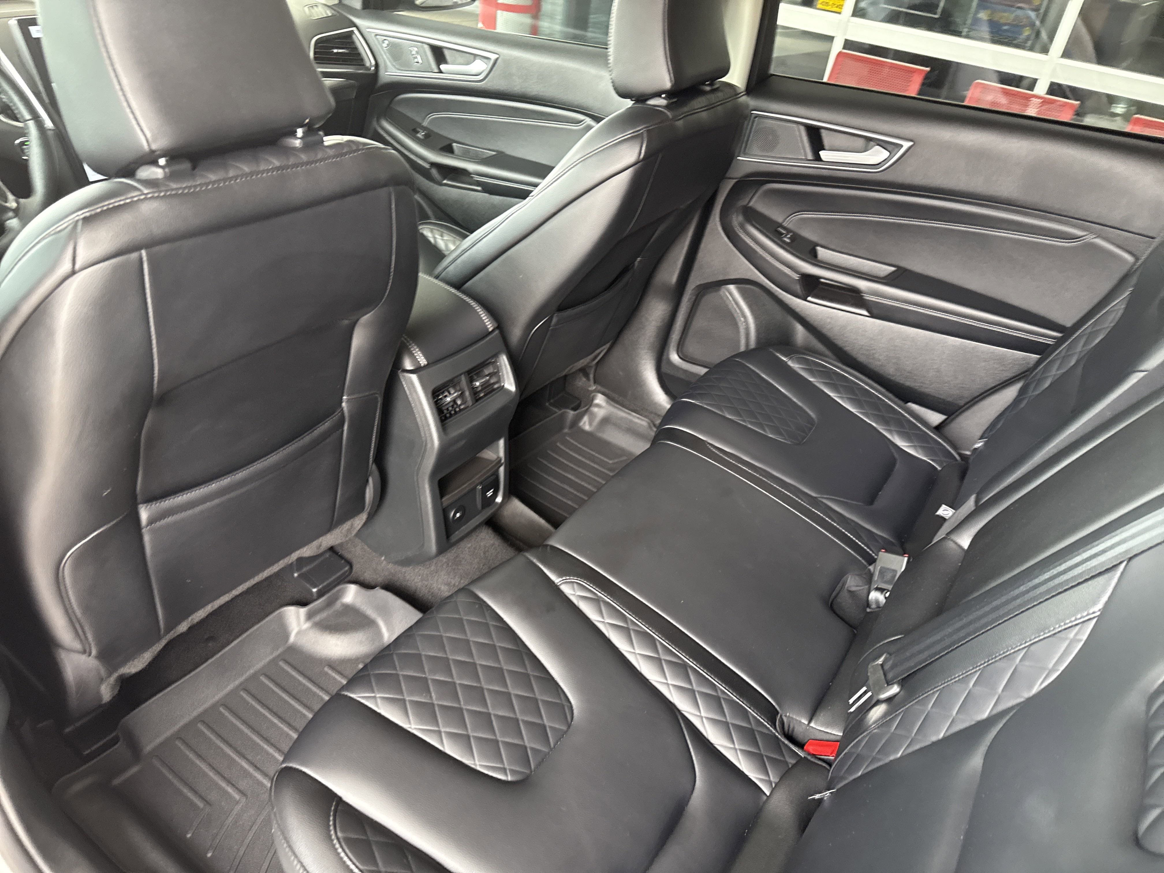 2024 Ford Edge Titanium photo 5