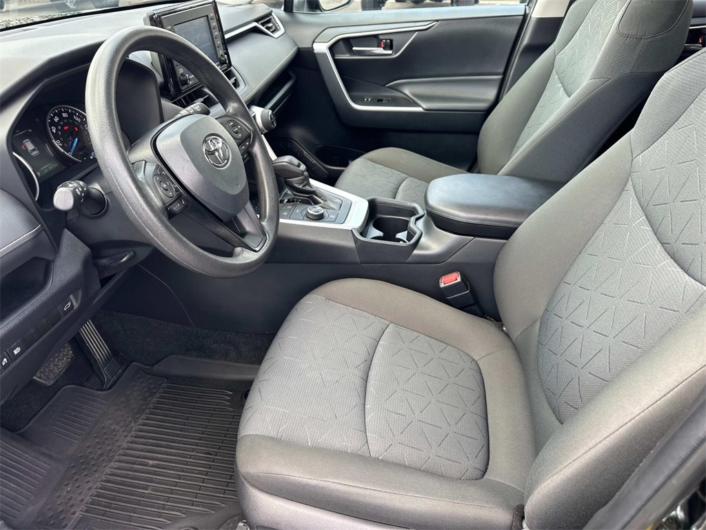 2021 Toyota RAV4 Hybrid XLE photo 14