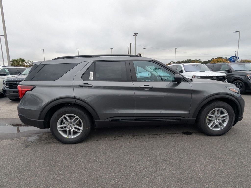 2026 Ford Explorer photo 3