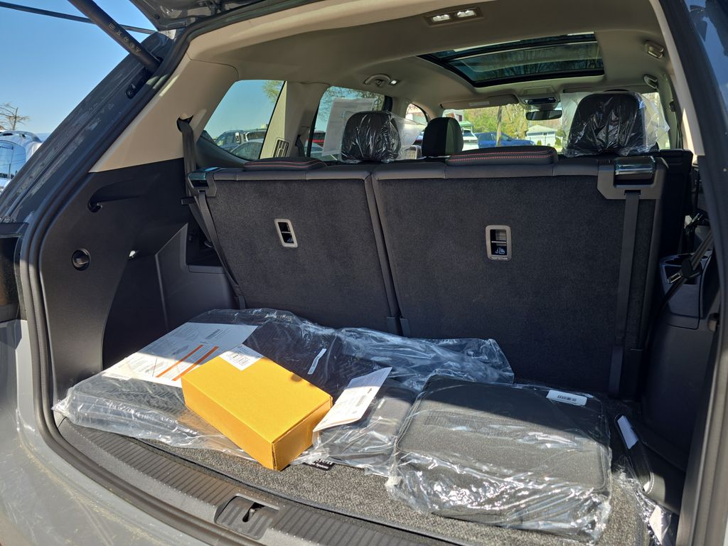 2025 Volkswagen Atlas Peak Edition SE photo 13