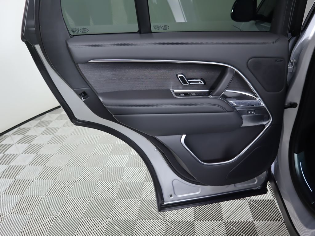 2025 Land Rover Range Rover SE photo 28