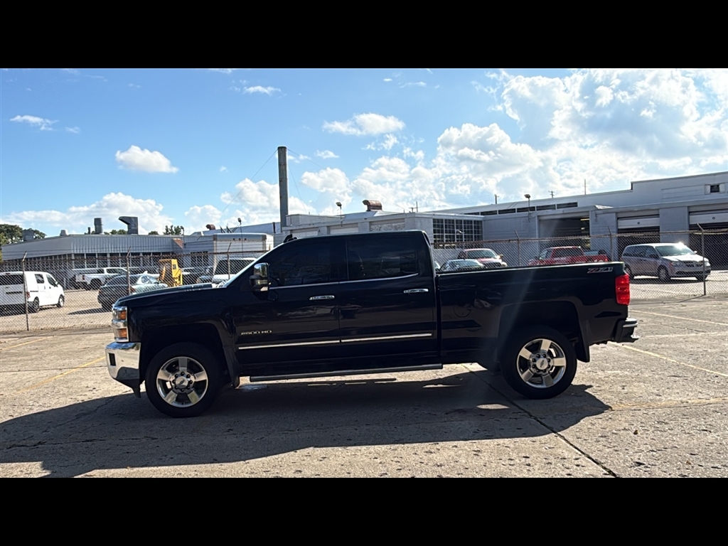 2016 Chevrolet Silverado 2500HD LTZ photo 2