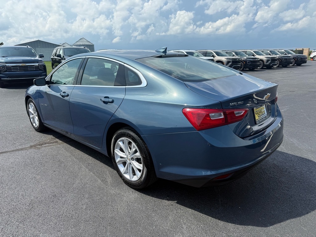 2024 Chevrolet Malibu 1LT photo 3