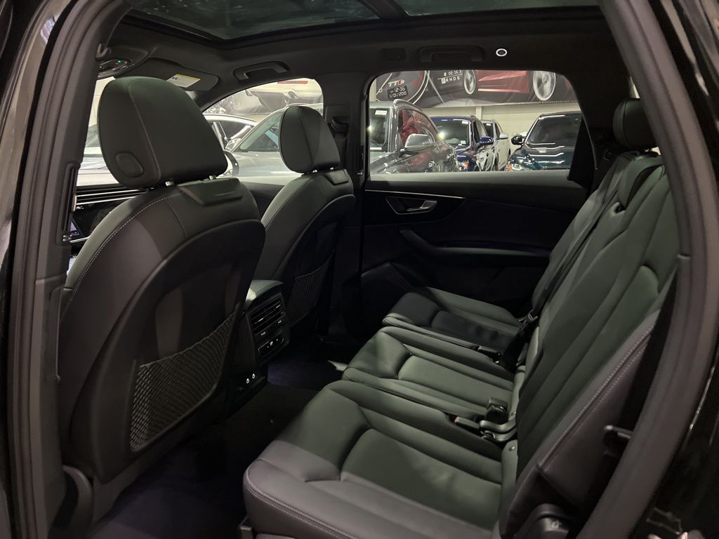 2025 Audi Q7 55 Premium photo 17