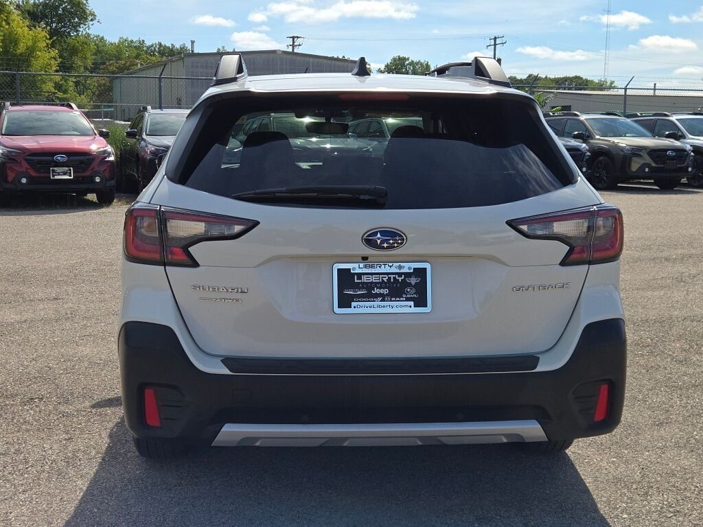 2022 Subaru Outback Limited photo 8