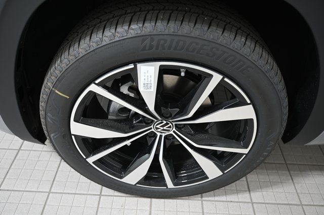 2026 Volkswagen Atlas Cross Sport SEL Premium R-Line photo 16