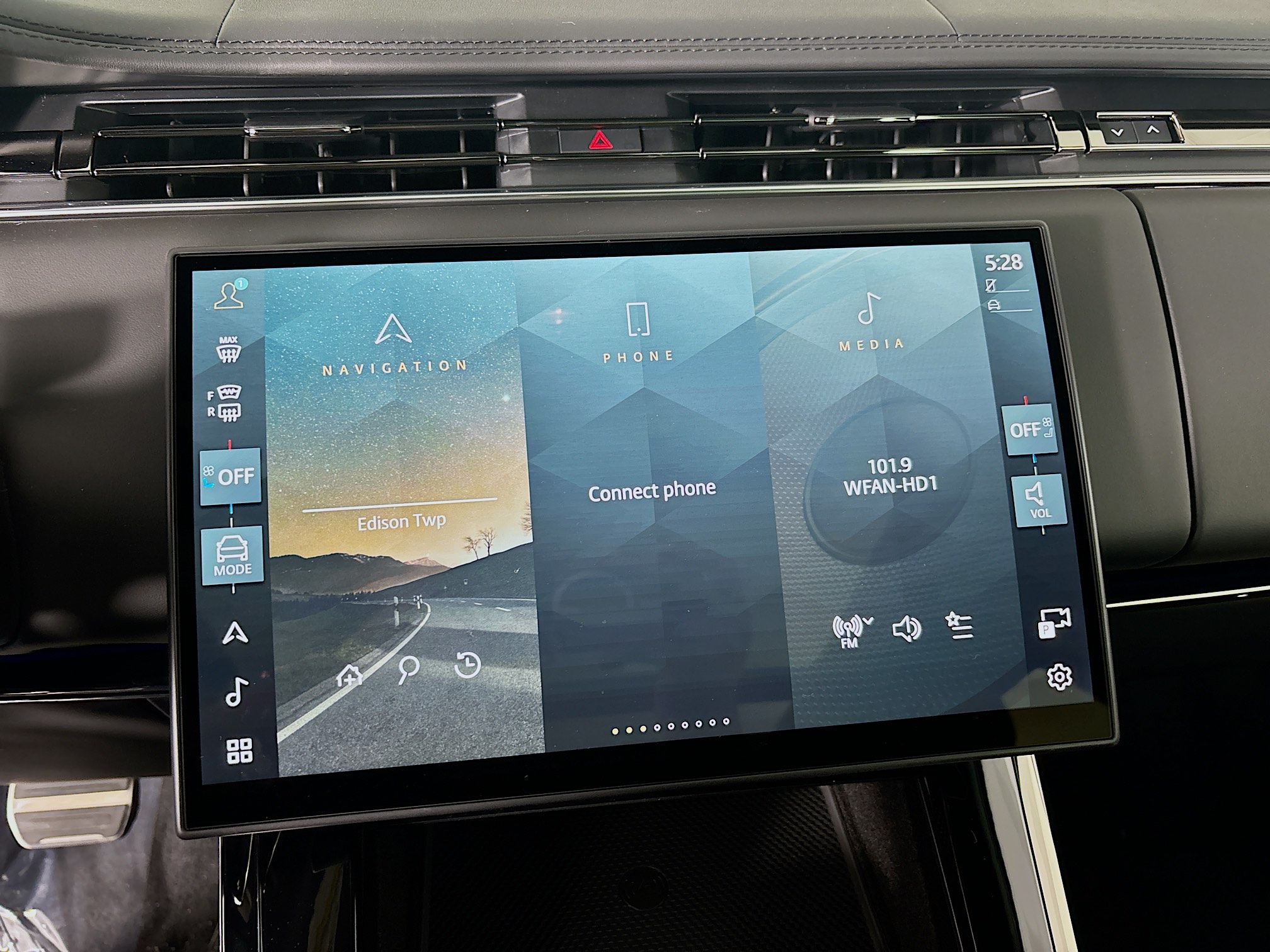 2025 Land Rover Range Rover Sport SE photo 14