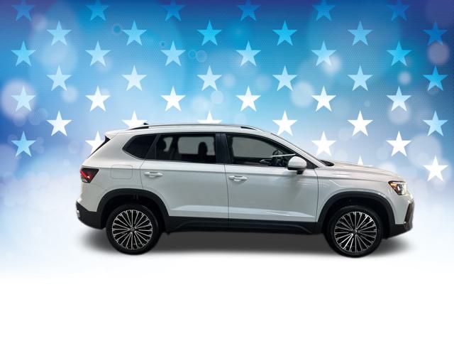 2025 Volkswagen Taos SE photo 2