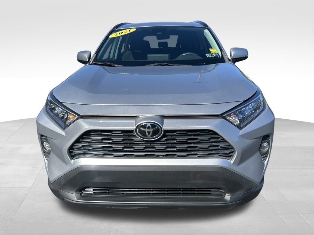 2021 Toyota RAV4 XLE photo 7