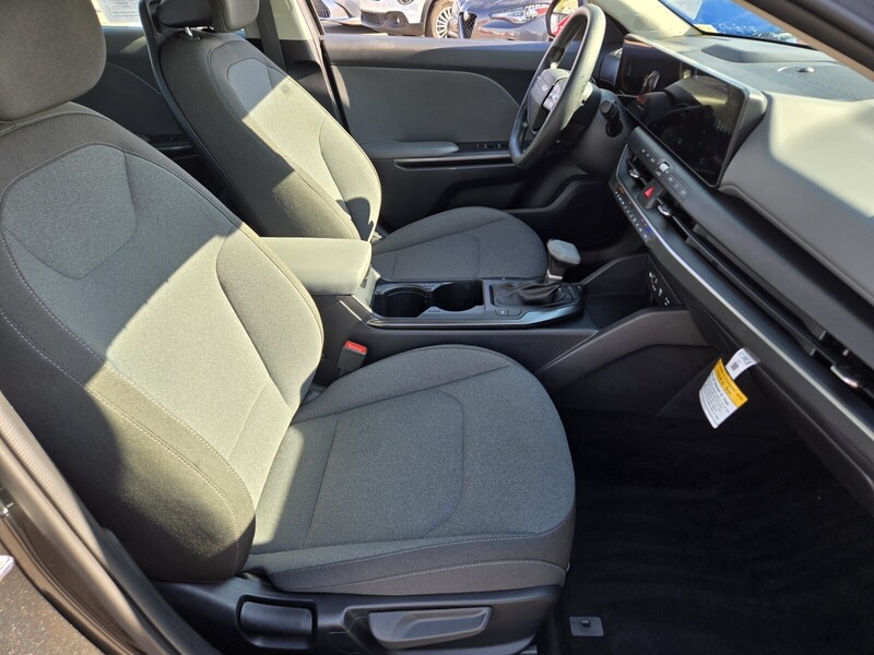2025 Kia K4 LXS photo 14