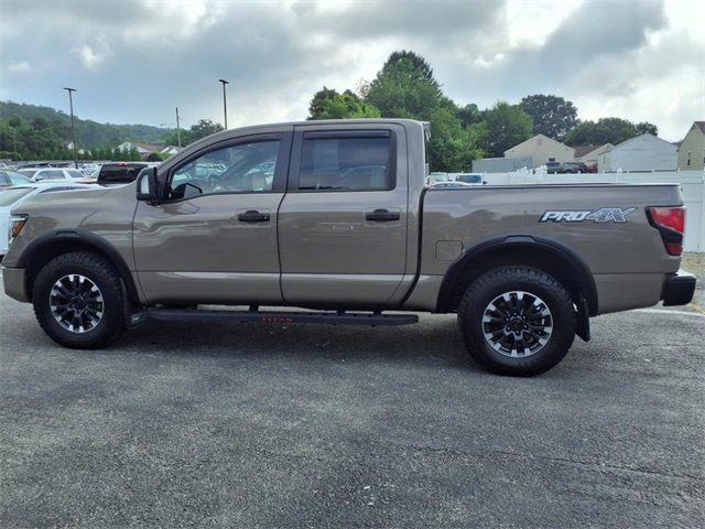 2021 Nissan Titan Crew Cab PRO-4X photo 7