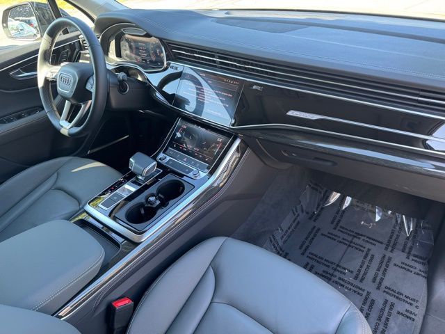 2025 Audi Q7 55 Premium Plus photo 24