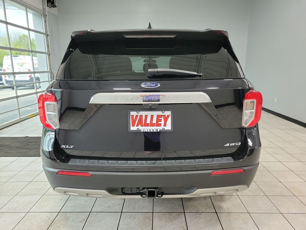 2021 Ford Explorer XLT photo 2