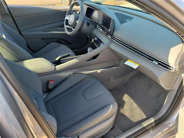 2025 Hyundai Elantra SEL Sport photo 17