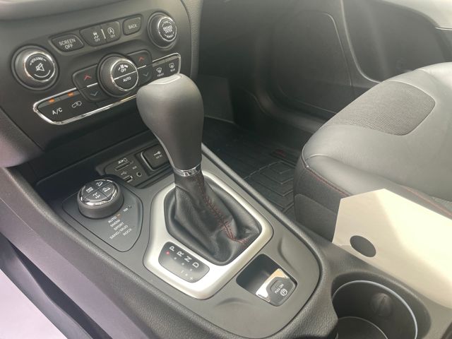 2018 Jeep Cherokee Trailhawk photo 19