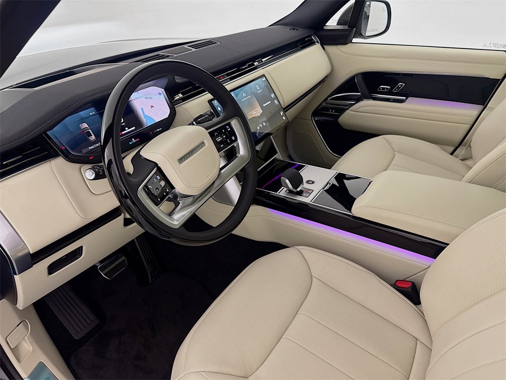 2025 Land Rover Range Rover SE photo 6