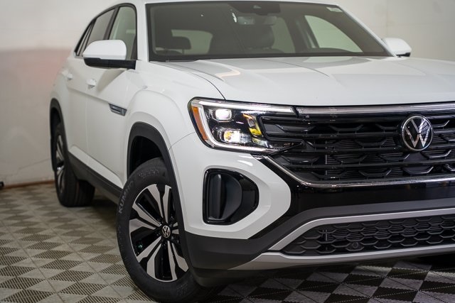 2025 Volkswagen Atlas Cross Sport SE photo 3