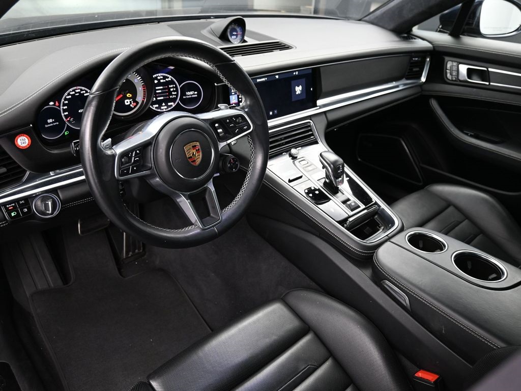 2020 Porsche Panamera GTS photo 3