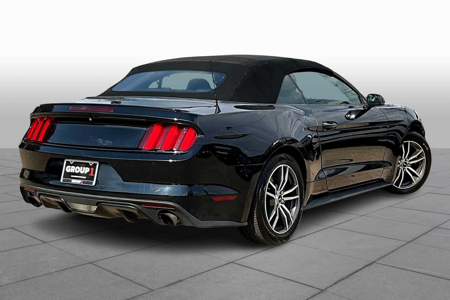2016 Ford Mustang Convertible photo 10
