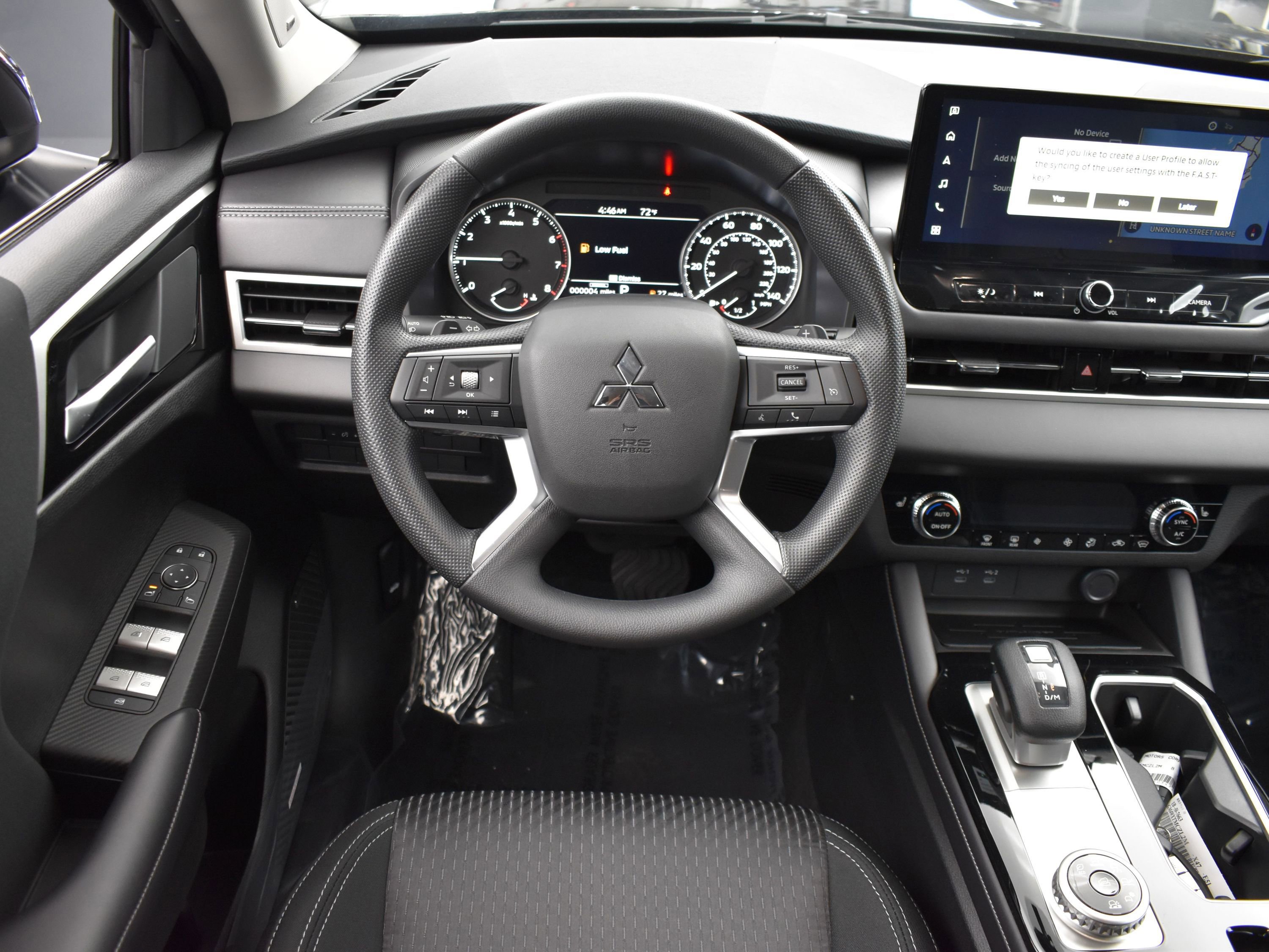 2025 Mitsubishi Outlander ES photo 16
