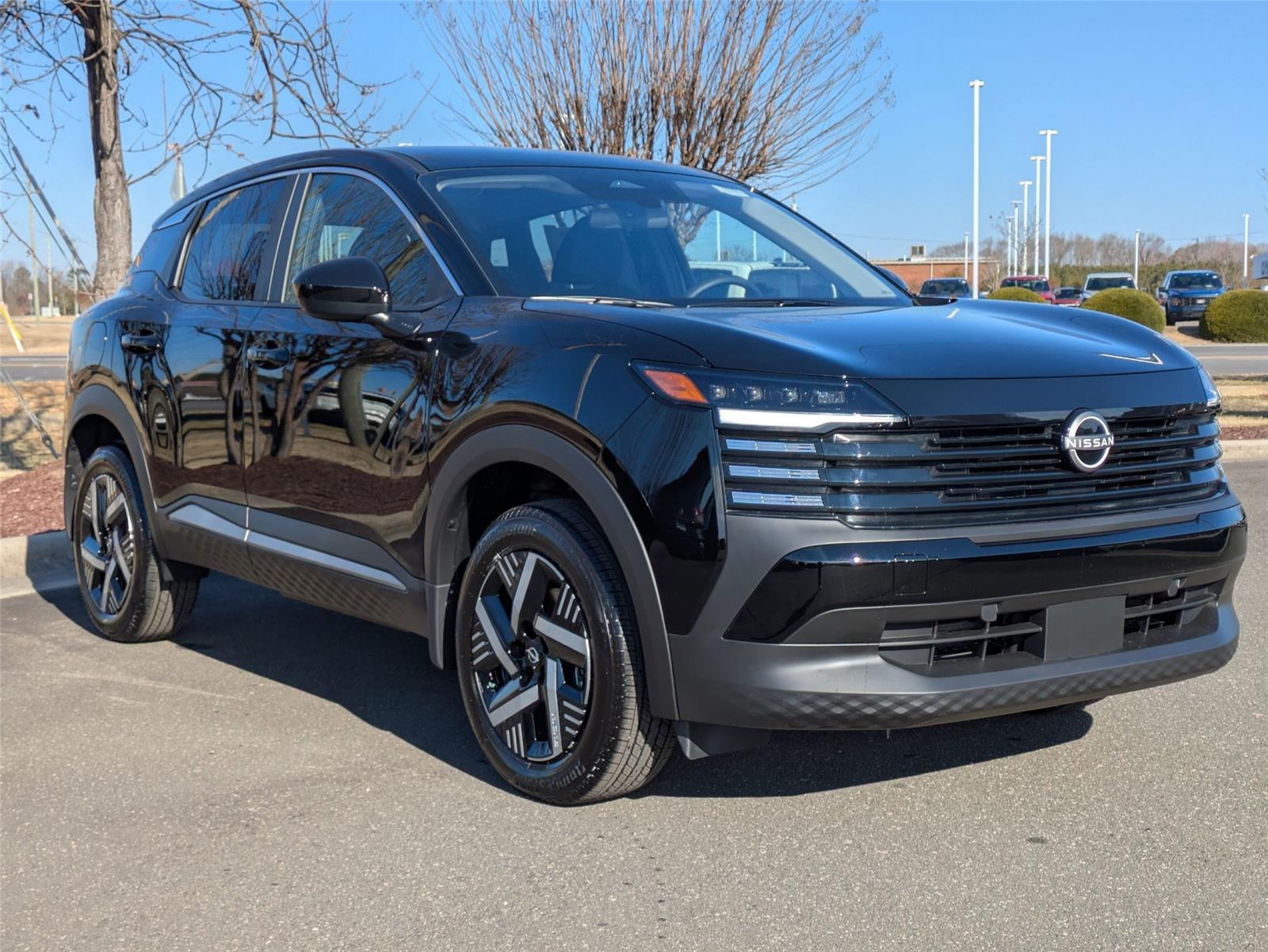 2025 Nissan Kicks SV photo 3