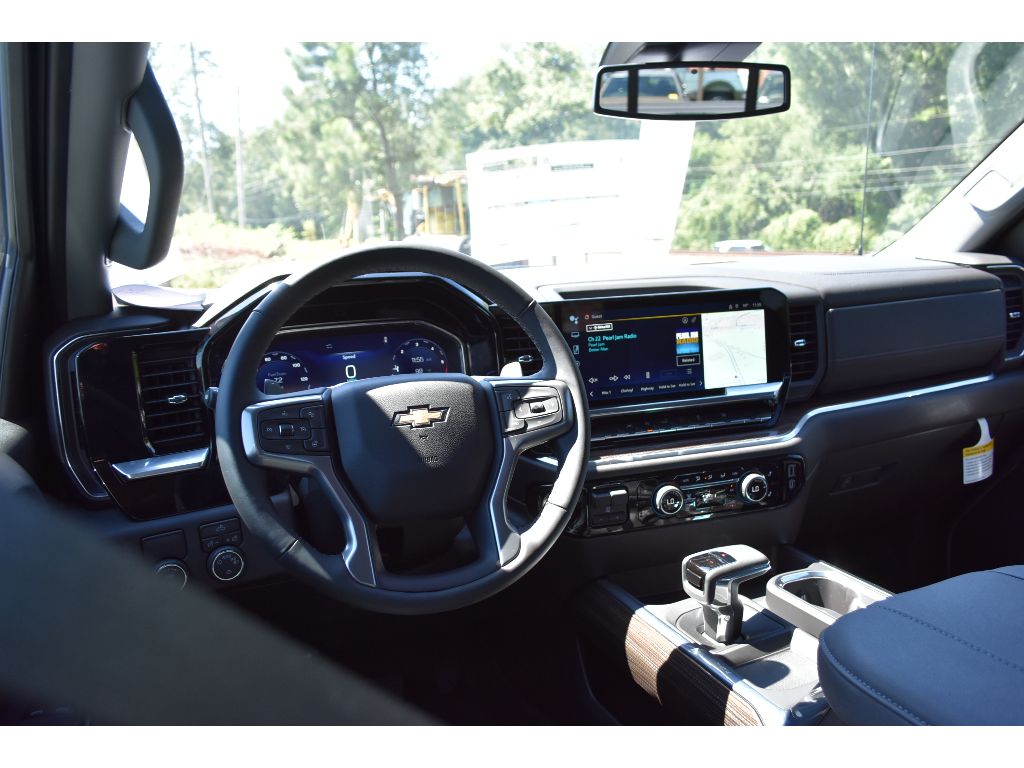 2025 Chevrolet Silverado 1500 LT photo 16
