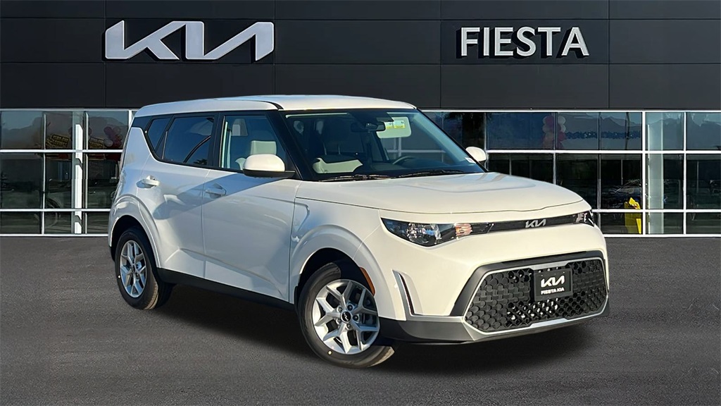 2025 Kia Soul LX's photo