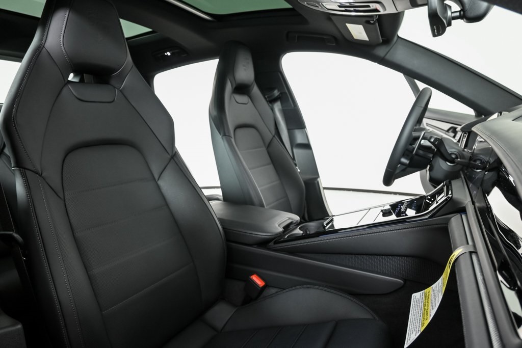 2025 Porsche Panamera Base photo 22