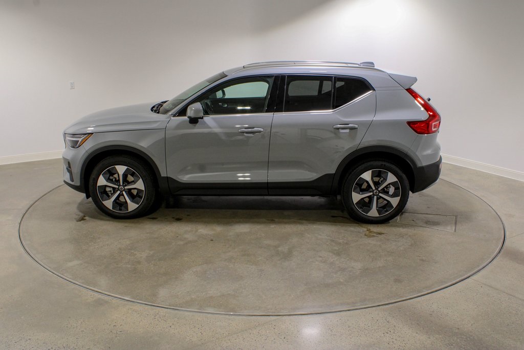 2025 Volvo XC40 Core photo 2