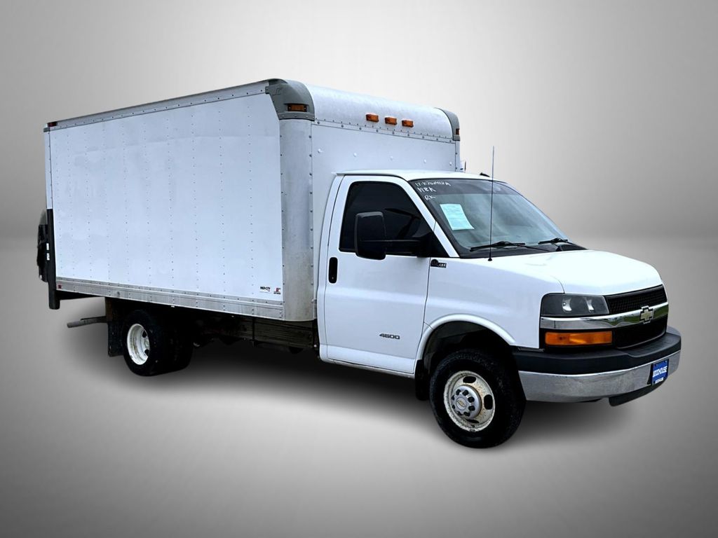 2012 Chevrolet Express Cutaway photo 3