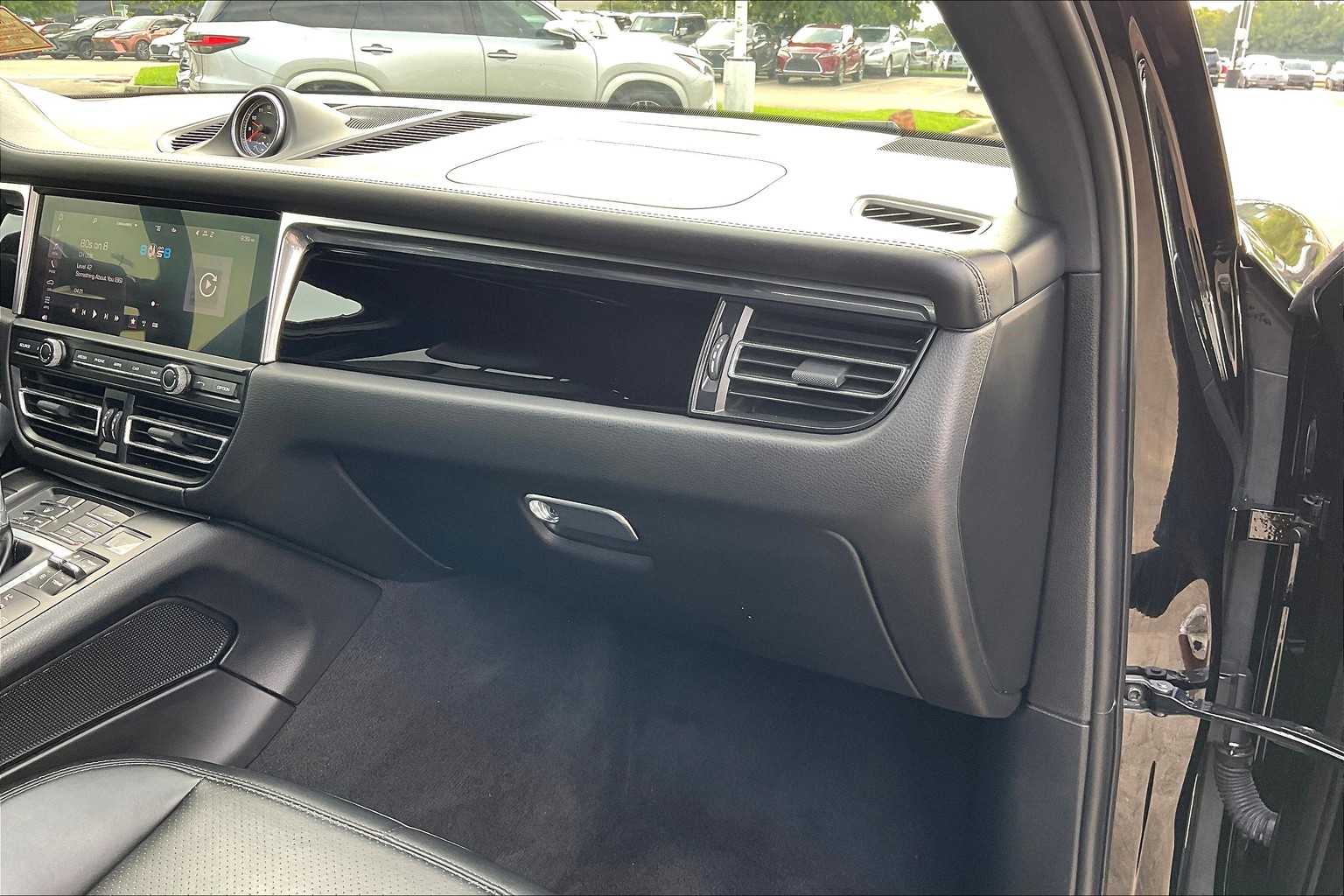 2021 Porsche Macan S photo 16