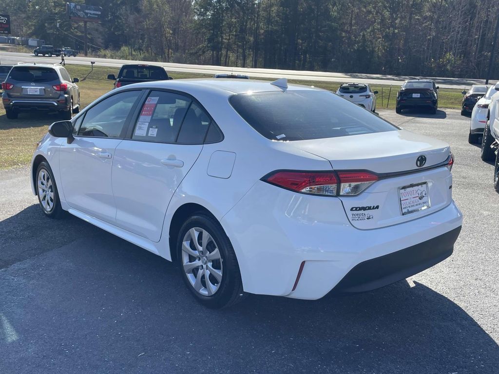2026 Toyota Corolla LE photo 3
