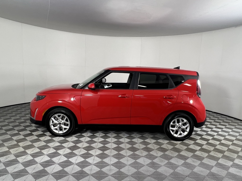 2023 Kia Soul LX photo 2