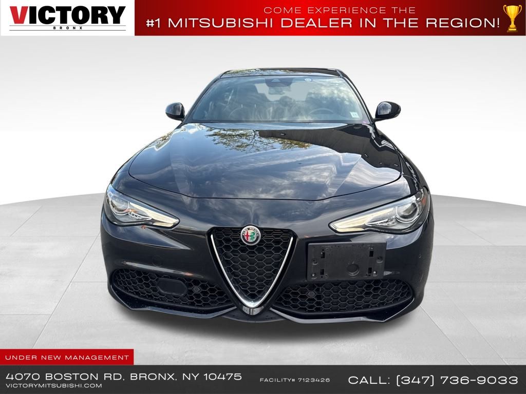 2022 Alfa Romeo Giulia Ti photo 2