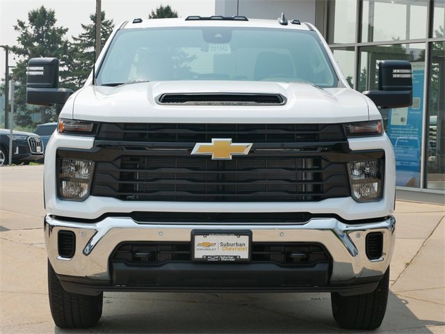 2025 Chevrolet Silverado 3500HD photo 2