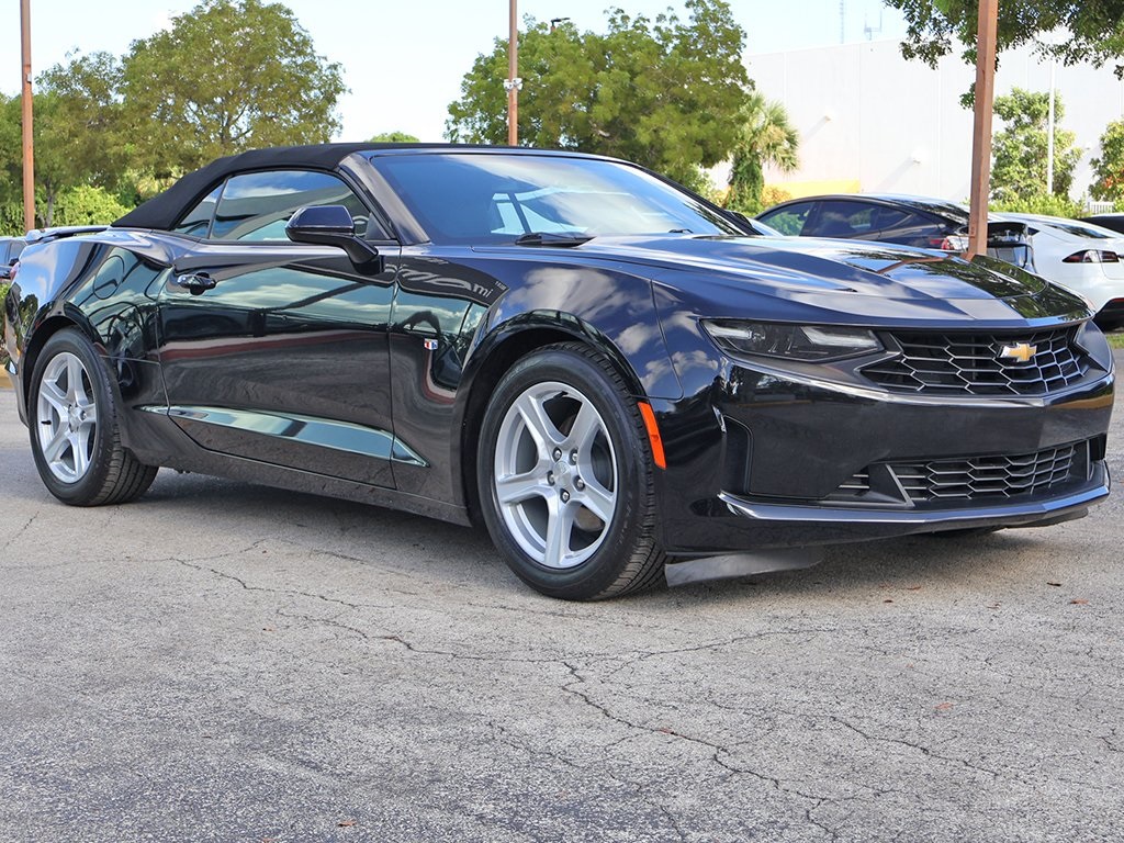 2023 Chevrolet Camaro 2LT photo 2