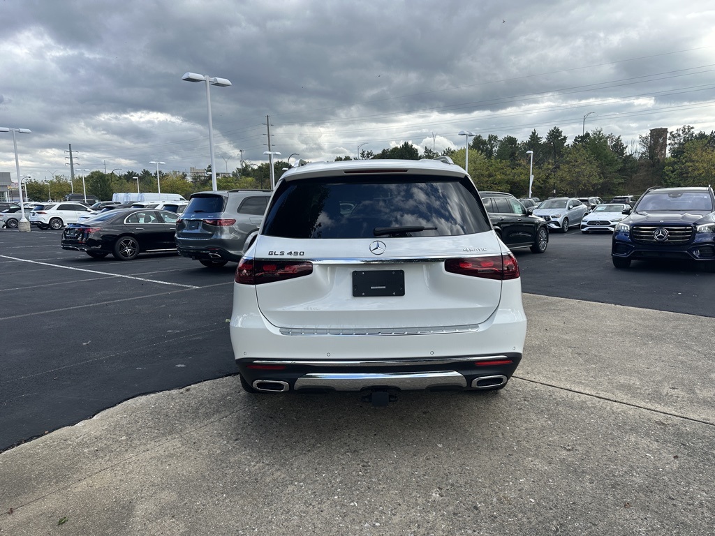 2026 Mercedes Benz GLS 450 4MATIC photo 4