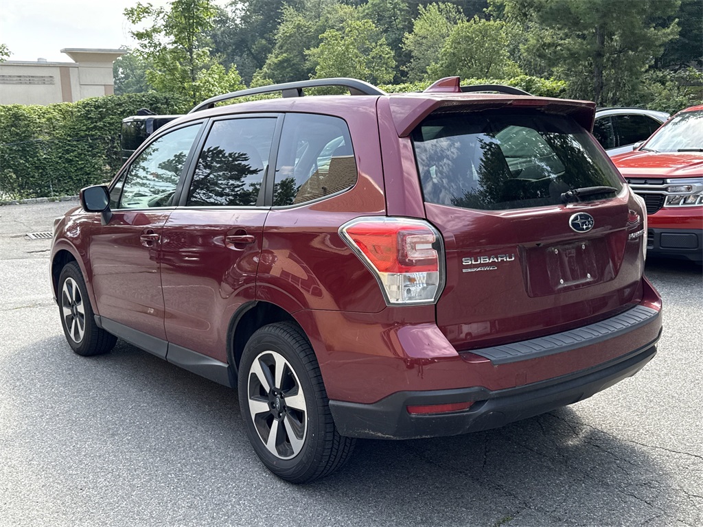 2018 Subaru Forester 2.5i Premium photo 2