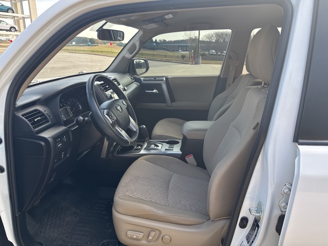 2018 Toyota 4Runner SR5 photo 4