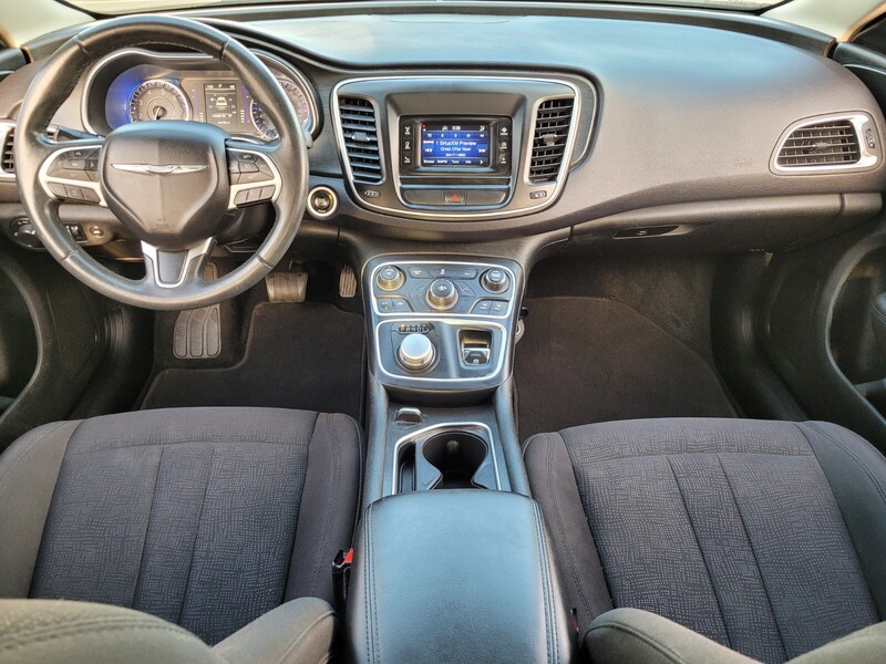 2015 Chrysler 200 Limited photo 11