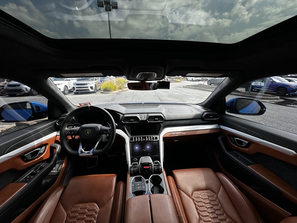 2019 Lamborghini Urus Base photo 28