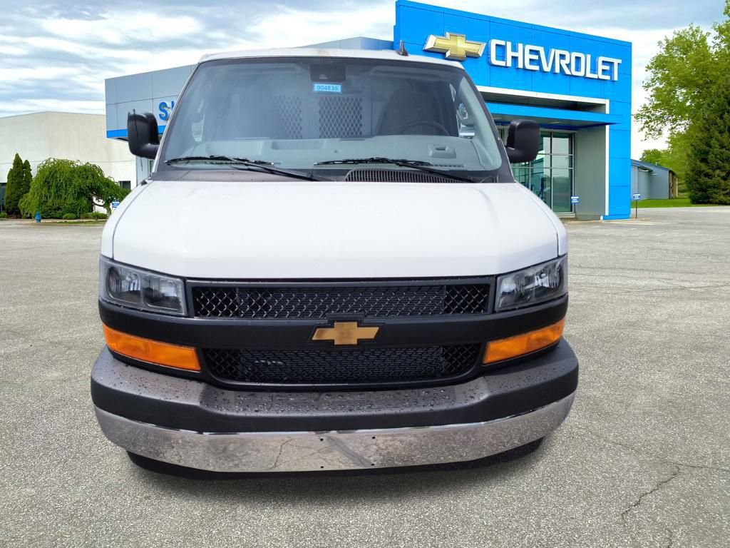 2025 Chevrolet Express Cargo 3500 photo 3